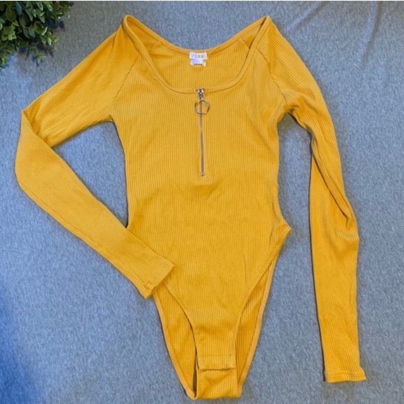 Yellow bodysuit - Picture 1 of 3